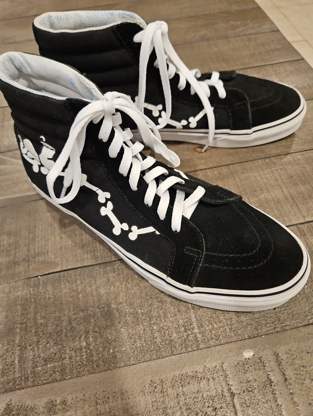 Vans Sk8-Hi Peanuts Snoopy Joe Cool Bones Sneakers Mens 10.5 Black White